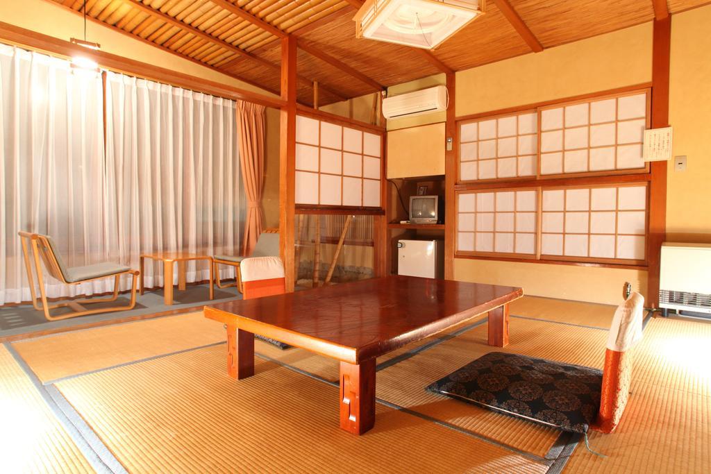 Hatsunoyu Yamanouchi  Phòng bức ảnh