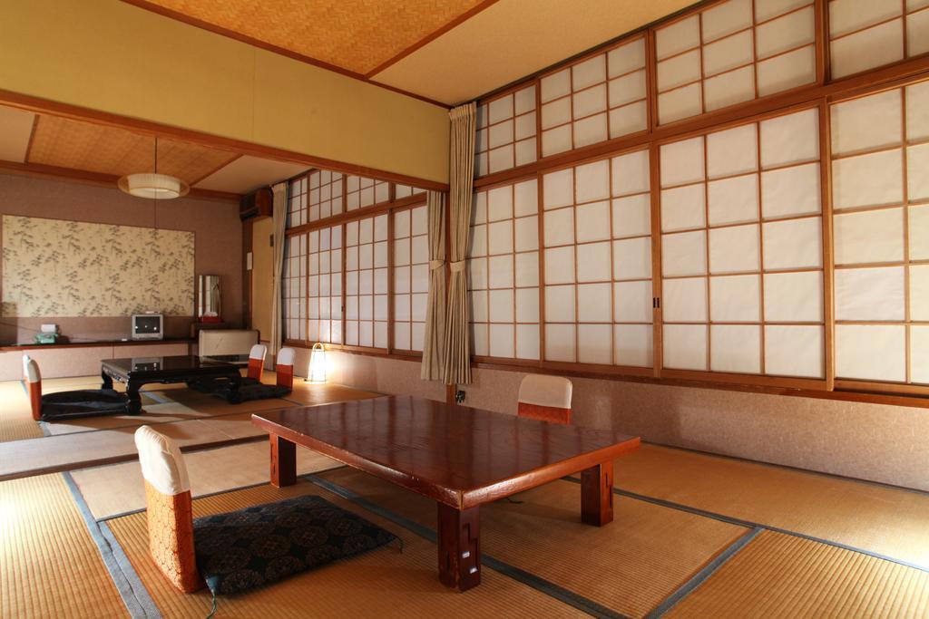 Hatsunoyu Yamanouchi  Phòng bức ảnh