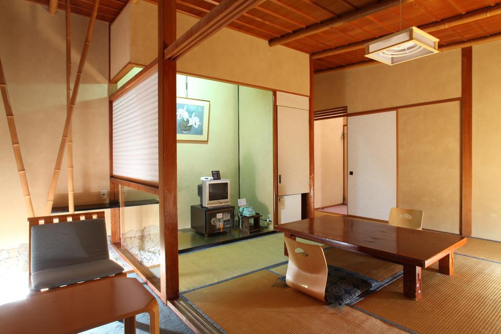 Hatsunoyu Yamanouchi  Phòng bức ảnh